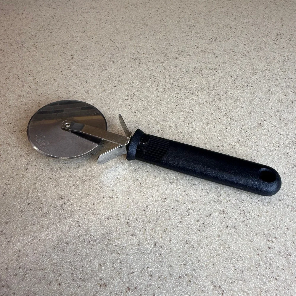 EKCO Pizza Cutter Stainless Steel Wheel Black‎ Textured Handle with Finger Guard